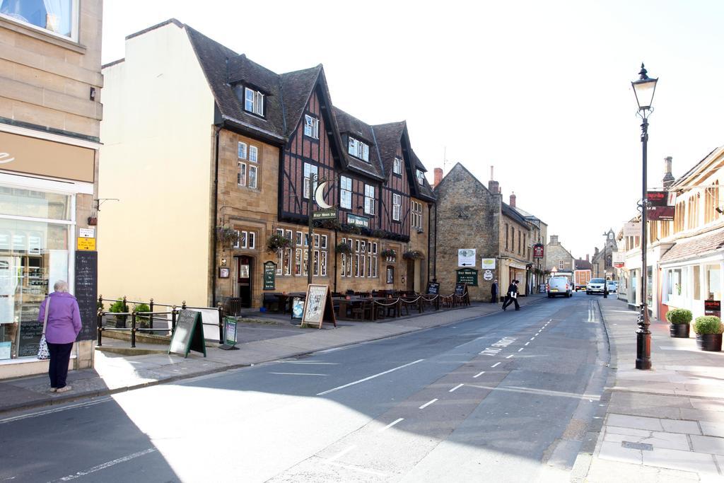 Half Moon, Sherborne By Marston'S Inns Exterior foto